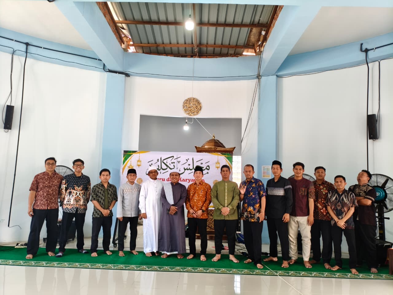 Guru dan karyawan SMA Negeri 5 Balikpapan melaksanakan majelis ta'lim