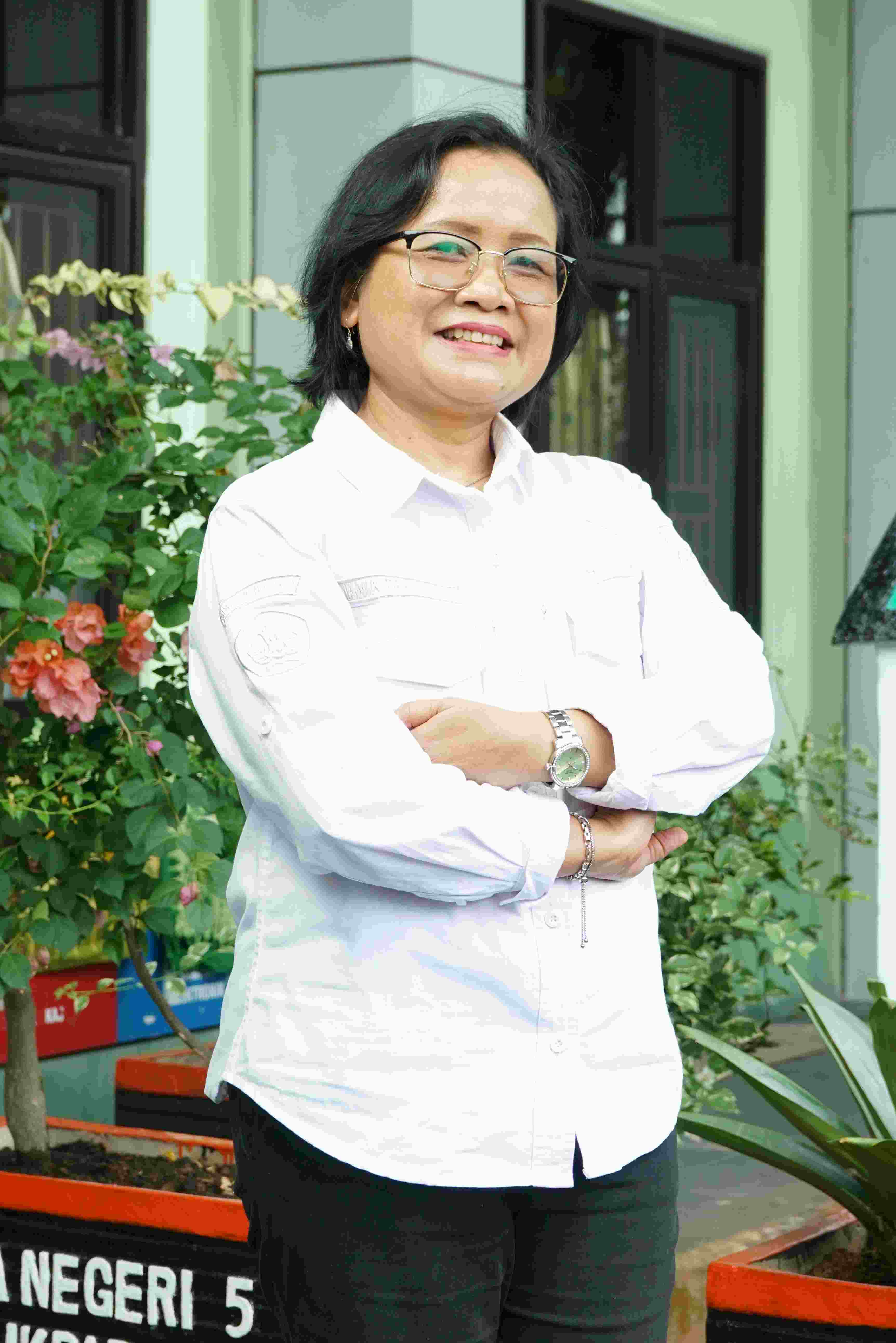 Nanik Trikaryani, S.Pd.